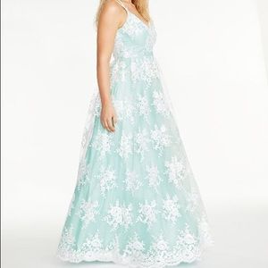 💙💚🤍🦋🍃🌱🍵Juniors’ Lace Prom or Formal Dress
